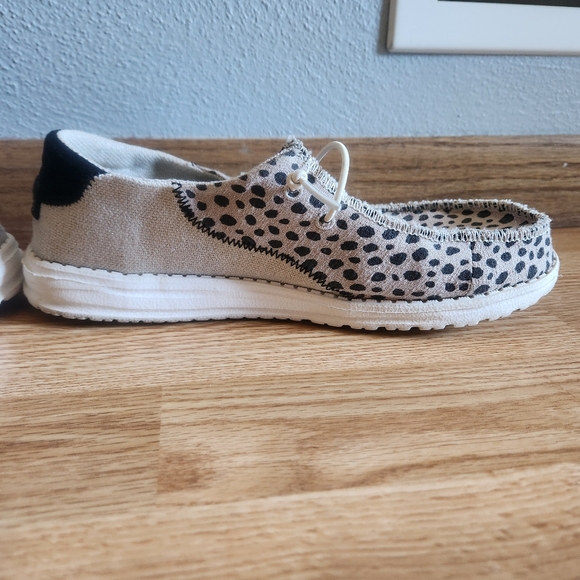 Hey Dude Shoes - Picture 5 of 11